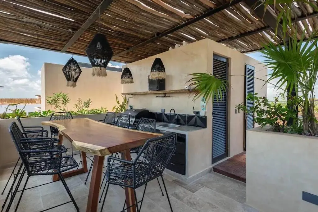 Luxury Beachfront Penthouse With Private Pool تولوم شقة